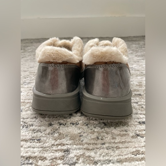 Bzees Golden Faux Fur Bootie Shoe Size 8.5 - Picture 9 of 11